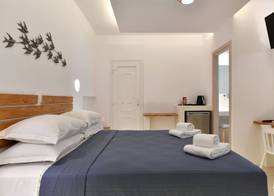 Ammos Luxury Rooms & Home 5