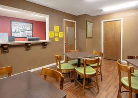 Super 8 by Wyndham Big Cabin/Vinita Area 2
