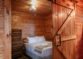 Knysna Lodge - Self Catering Accommodation with Woodfired Hot Tub 2