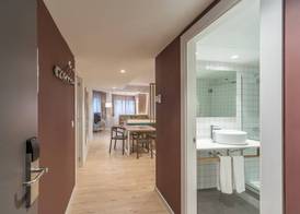 Hotel & Aparthotel Cosmos 4