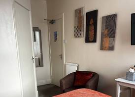 The Inglewood Hotel *Adults Only* 5