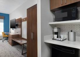 Holiday Inn Express & Suites BENTONVILLE by IHG 2