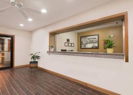 Super 8 by Wyndham Mt. Carmel IL 2
