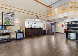 Comfort Suites Airport 3