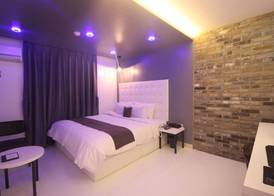 Gray Hotel 5