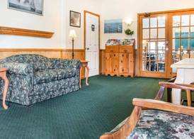 Quality Inn & Suites Mackinaw City Beachfront 3