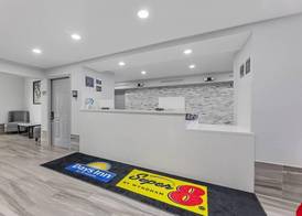 Super 8 by Wyndham Texas City - Galveston Area 2