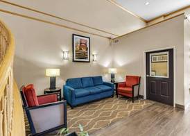 Comfort Suites Airport 5