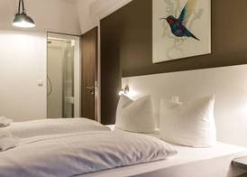 Hotel West 5