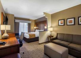 Comfort Suites Marshall 4