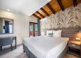 LionsDive Beach Resort 3