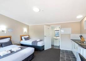 Travellers Inn Motel 5