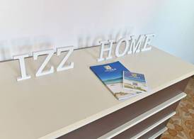 IzzHome Colonial 3