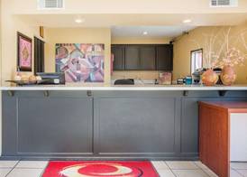 Econo Lodge Inn & Suites Lodi - Wine Country Area 2