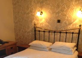 The Elephant & Castle Hotel 5