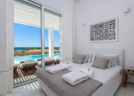 Seashore Villa - Luxury Beachfront - Pool & Sea View 3