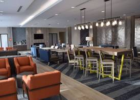 La Quinta Inn & Suites by Wyndham Middletown-Goshen 2