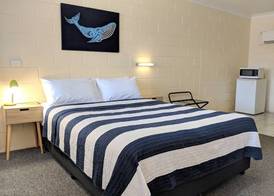Sail Inn Motel 4