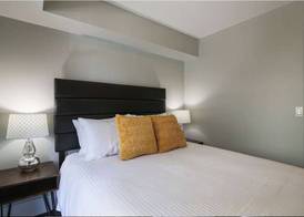 Metropolis Loft - CN Tower 3