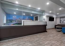 Super 8 by Wyndham Fort Worth Entertainment District 2
