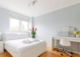 3 Bed Flat, Dedicated Workspace, Parking, 4KTV 4