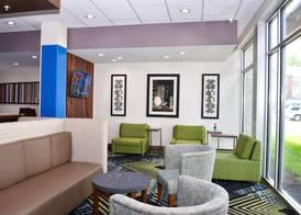 Holiday Inn Express & Suites BENSENVILLE - O'HARE by IHG 2