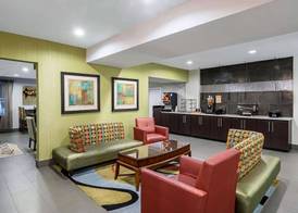 La Quinta by Wyndham Lebanon 4