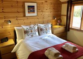 Rashfield Sheilings - Unique Riverside Lodges 2