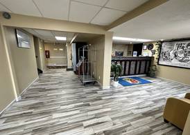 Super 8 by Wyndham Eau Claire WI 2