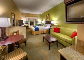 Holiday Inn Express & Suites RED BLUFF-SOUTH REDDING AREA by IHG 2