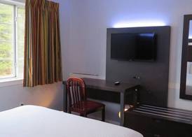 Luxbury Inn & Suites 4