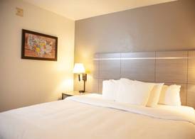 Econo Lodge Pueblo North 3