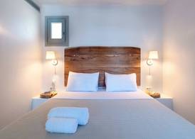 Paros Comfy Suites 4