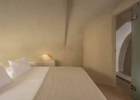 Oia Waves Cave Houses 5