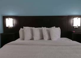 Travelodge by Wyndham Calhoun South I-75 5