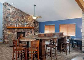 AmericInn by Wyndham Eau Claire 4