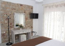 Haraki Stone Apartments 5