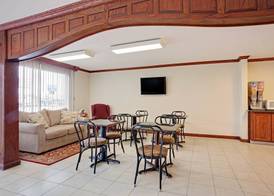 Super 8 by Wyndham Oklahoma/Frontier City 2