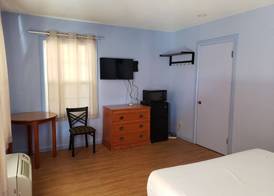 Aqua Breeze Inn 5