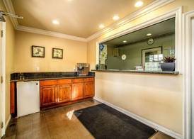 Regency Inn & Suites Downey 2