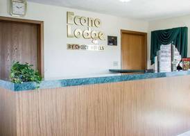 Econo Lodge Elkhart North 3