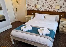Russell Hotel 3