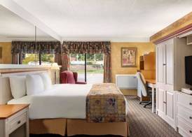 Travelodge by Wyndham Owen Sound ON 4