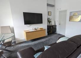 Captivating 1-Bed apartment Merthyr Tydfil - 5
