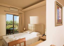 Oasis Beach Hotel Adults Only 4