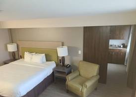Country Inn & Suites by Radisson, Portland International Airport, OR 4