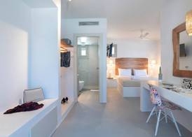 Paros Comfy Suites 3