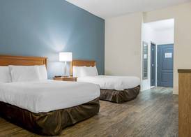 Econo Lodge Inn & Suites 5