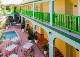Hotel E La Calesa 3