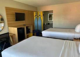 Days Inn & Suites by Wyndham Mobile 5
